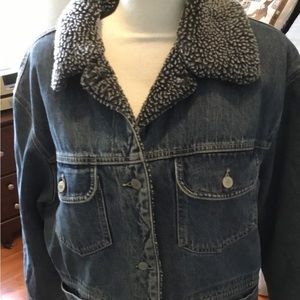 Jones Jean women classic jean winter jacket with faux white fur. Size 1X heavy